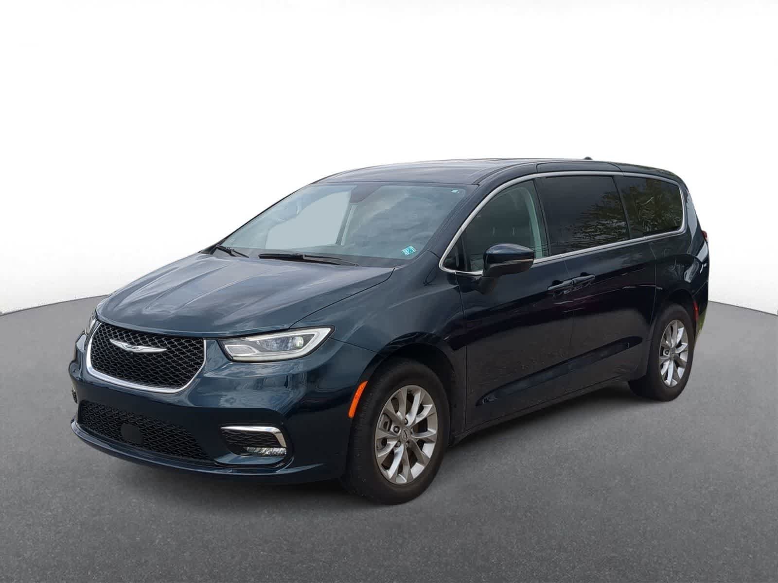 Used 2023 Chrysler Pacifica Touring-L AWD/4WD image 4