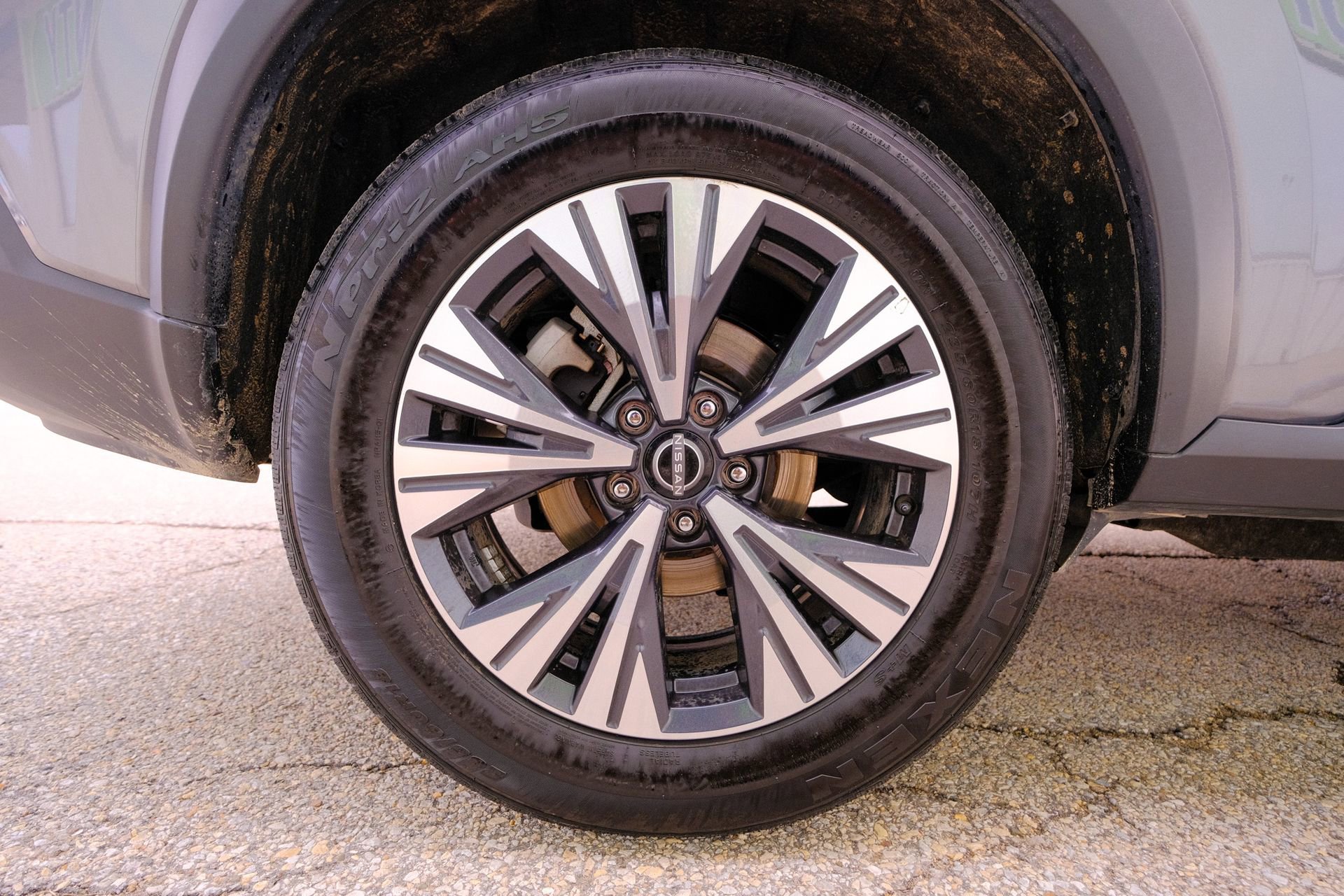 Used 2023 Nissan Rogue SV image 43