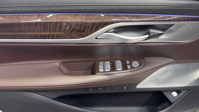 Used 2019 BMW 750i w/ Autobahn Package RWD image 24