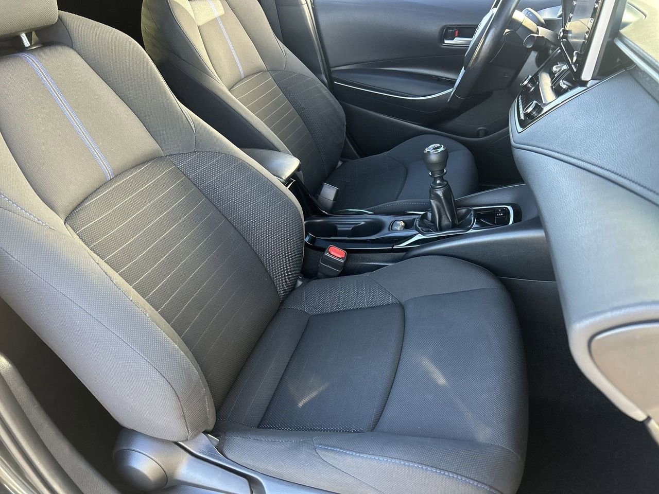 Used 2021 Toyota Corolla SE w/ Carpet Mat Package (TMS) image 7