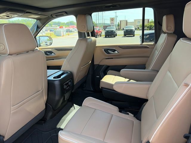 Used 2024 Chevrolet Suburban Premier w/ Premium Package 2 AWD/4WD image 15