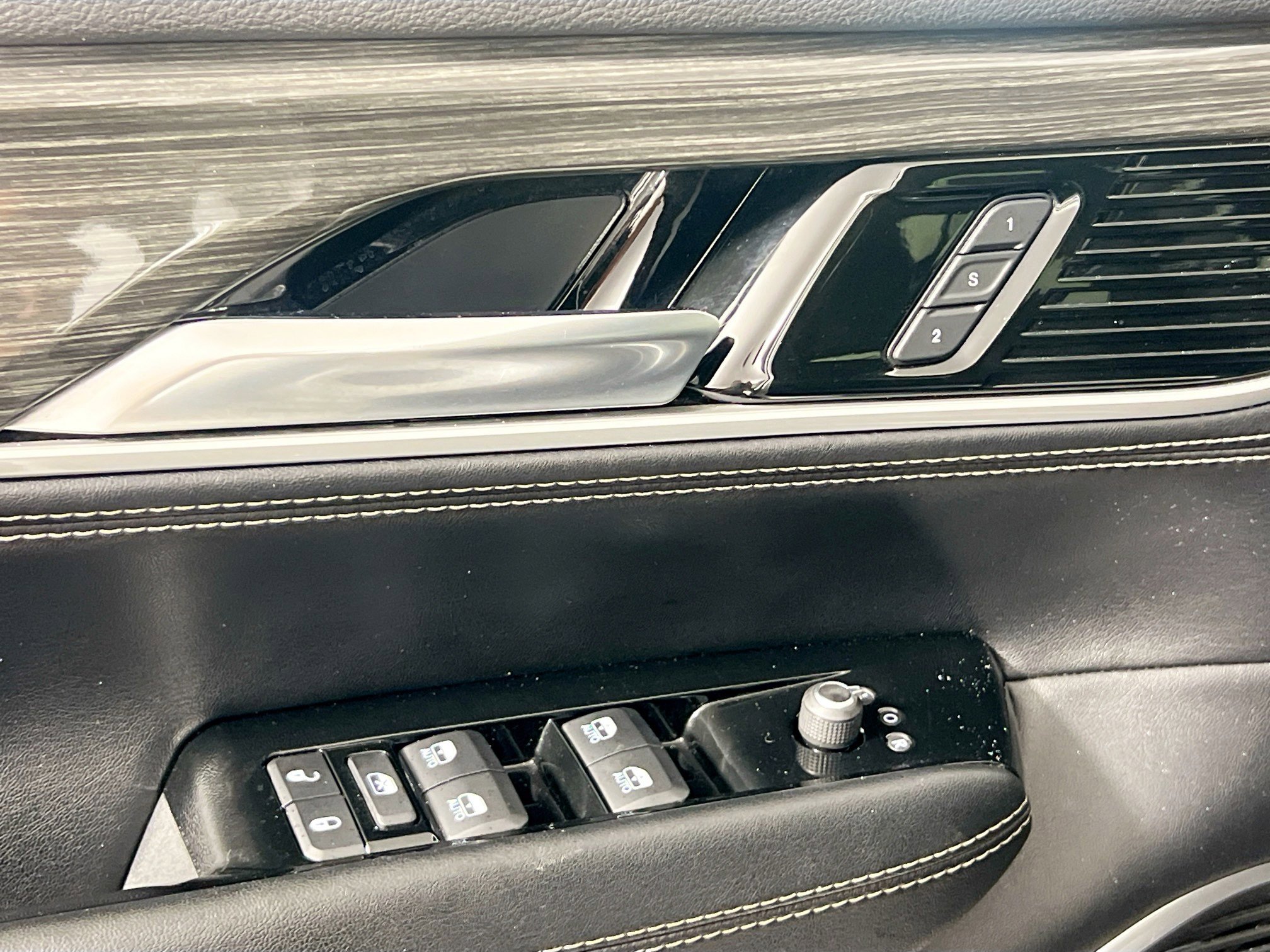 Used 2022 Jeep Wagoneer Series II AWD/4WD image 16