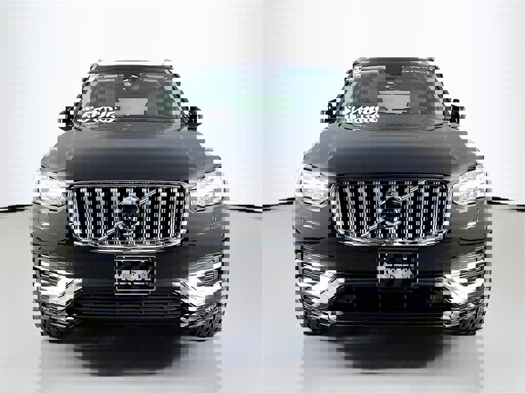 Certified 2025 Volvo XC90 B6 Plus image 2