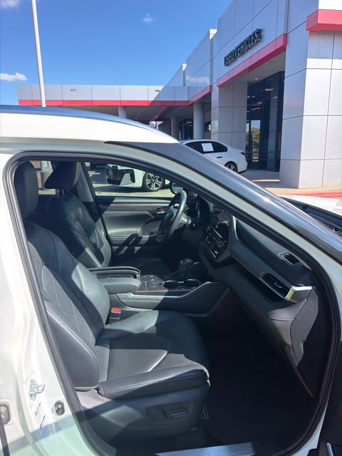 Used 2021 Toyota Highlander Platinum AWD/4WD image 7