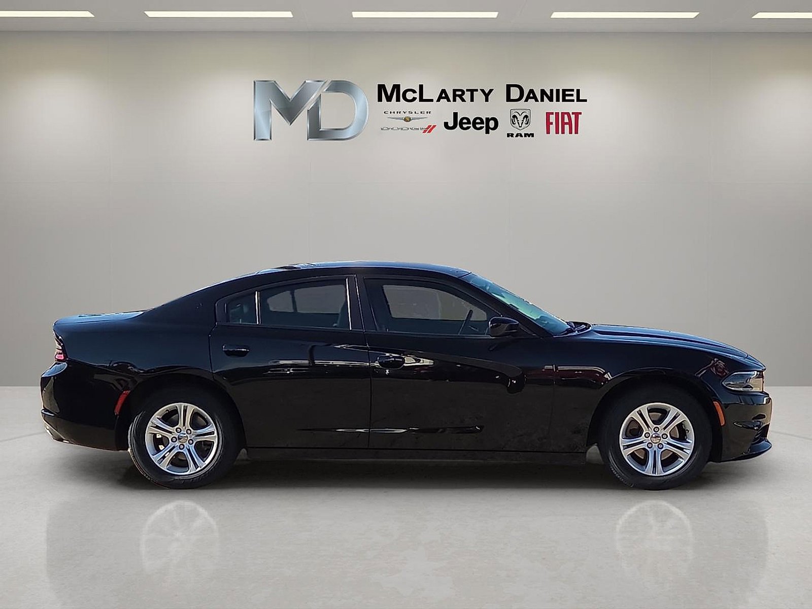 Used 2021 Dodge Charger SXT w/ Leather Interior Group image 6