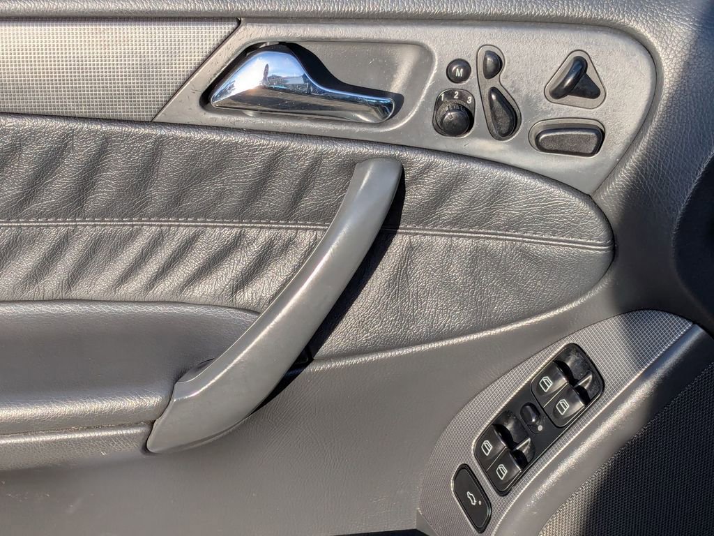 Used 2001 Mercedes-Benz C 320 Sedan image 12