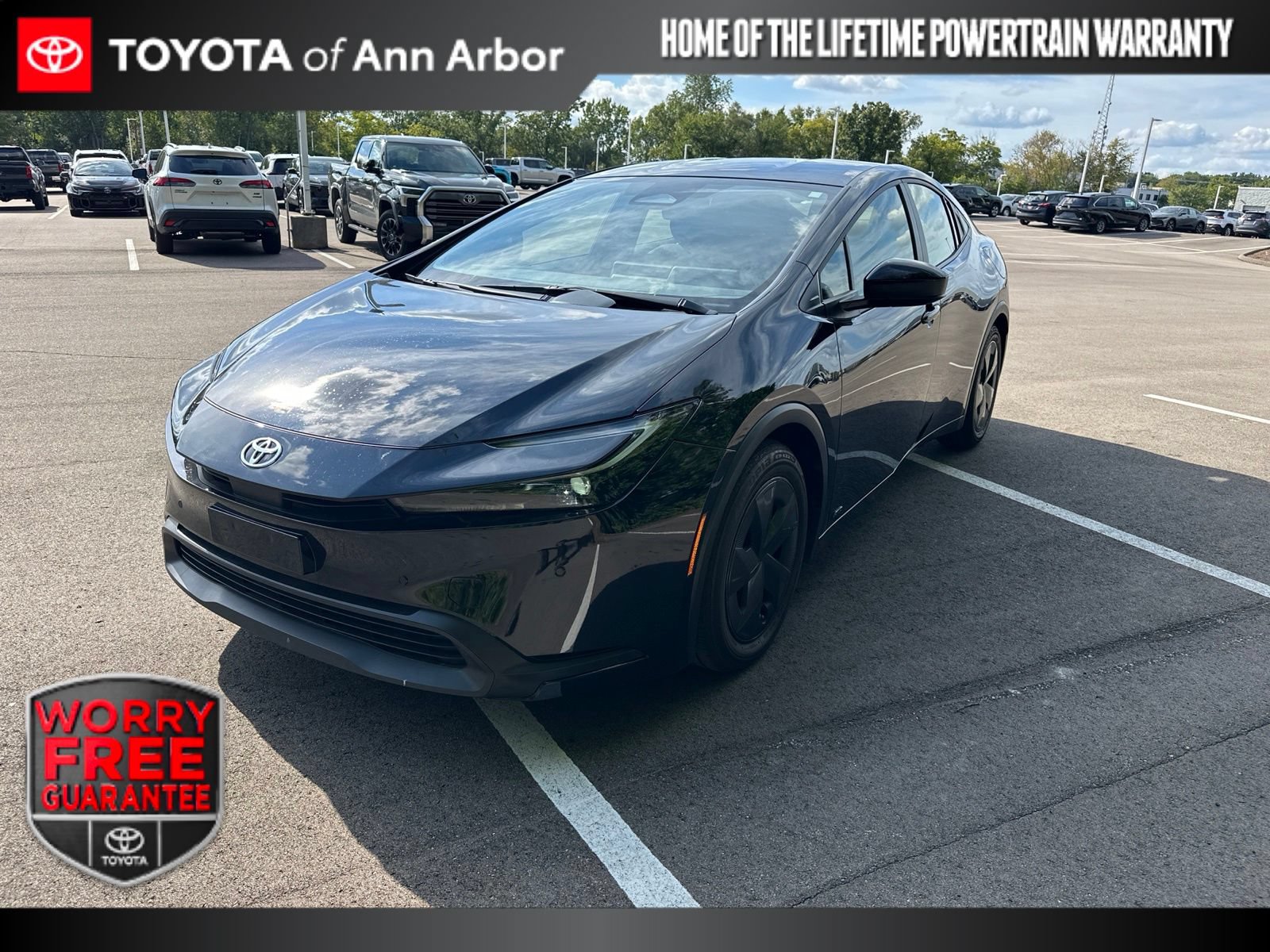 Used 2025 Toyota Prius LE AWD/4WD image 1