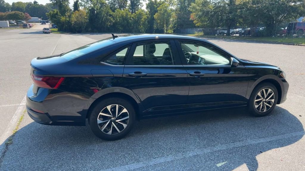 Used 2024 Volkswagen Jetta S image 5