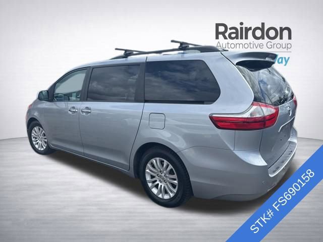 Used 2015 Toyota Sienna XLE w/ XLE Navigation Package FWD image 4