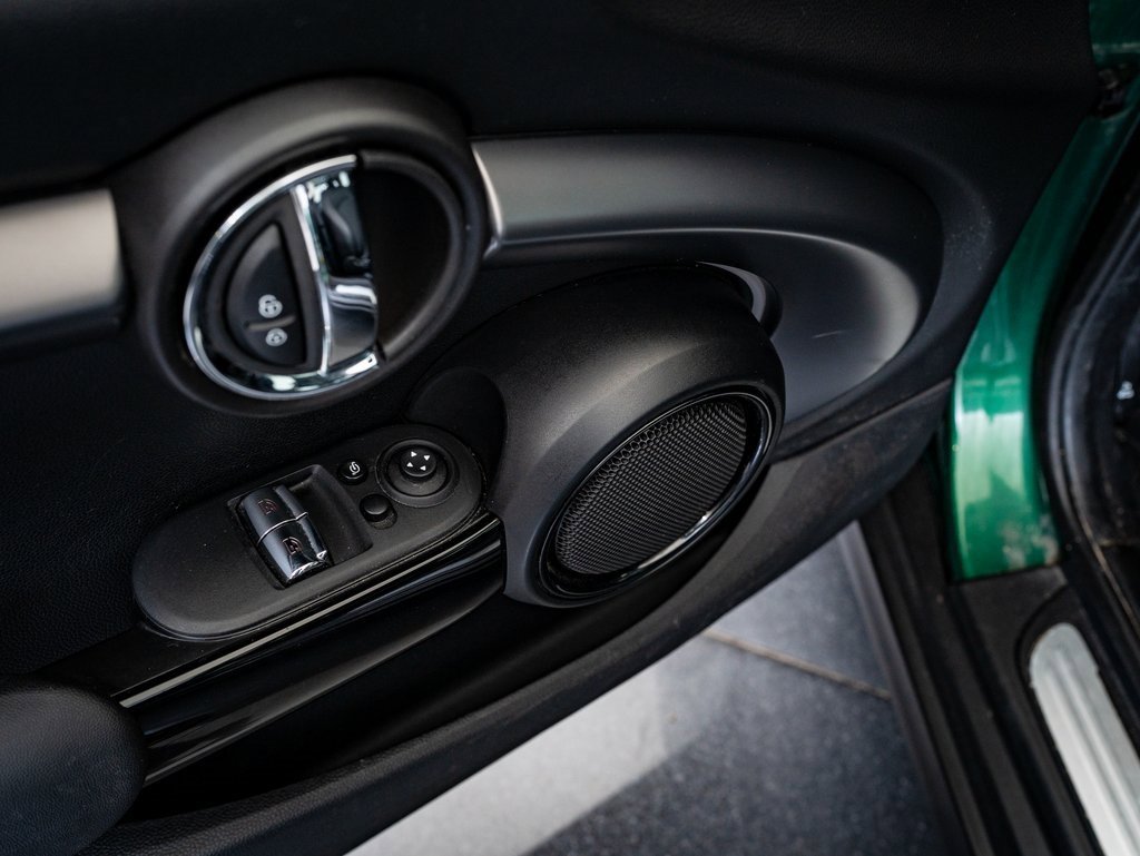 Used 2023 MINI Cooper 2-Door Hardtop image 22