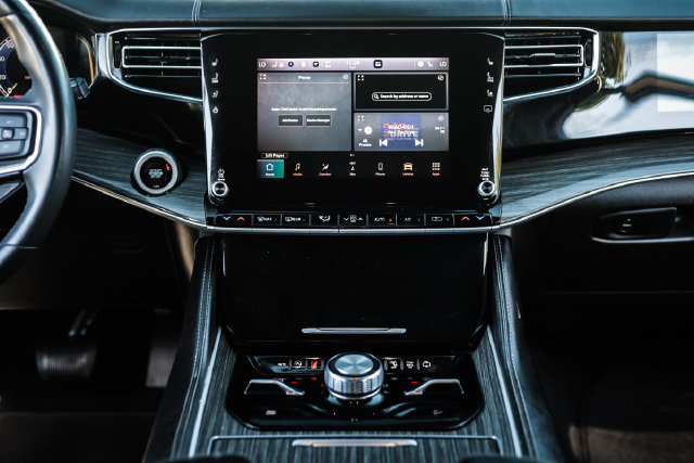 Used 2022 Jeep Wagoneer Series III w/ Premium Group I AWD/4WD image 37