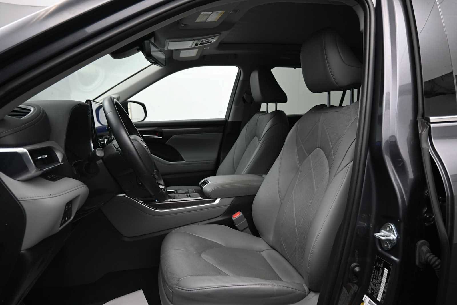 Used 2024 Toyota Highlander Platinum AWD/4WD image 12
