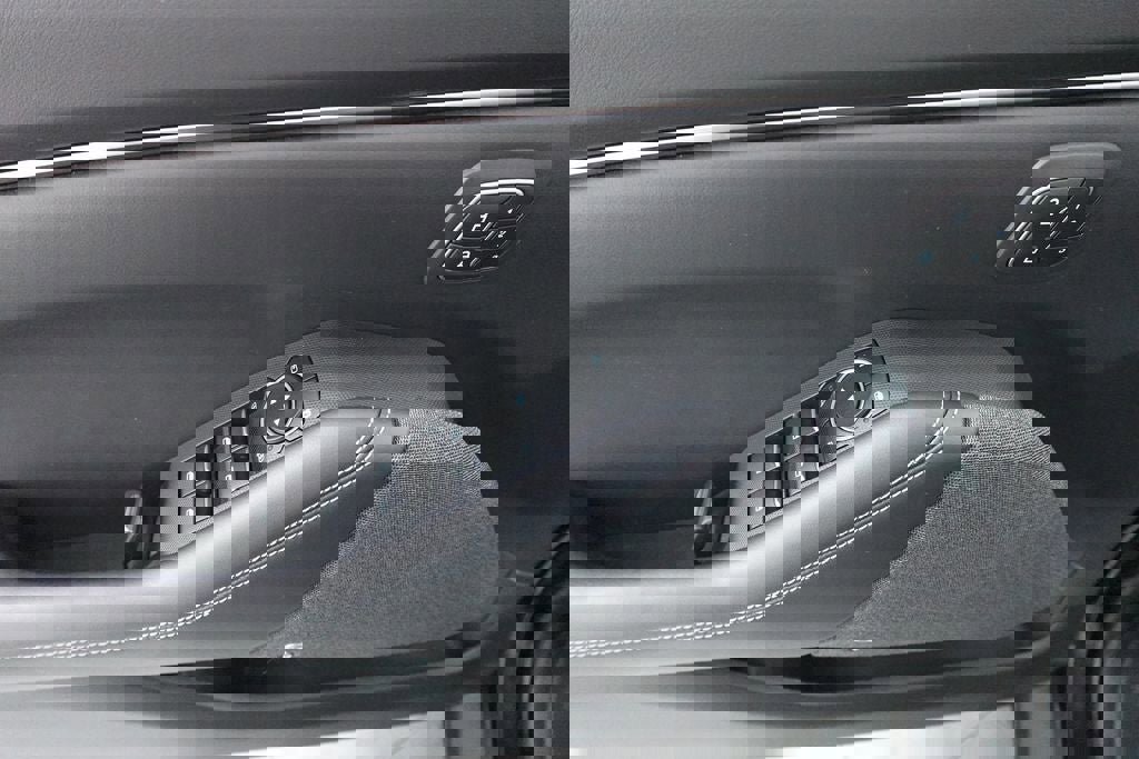 Certified 2025 Ford Mustang Mach-E Premium image 9