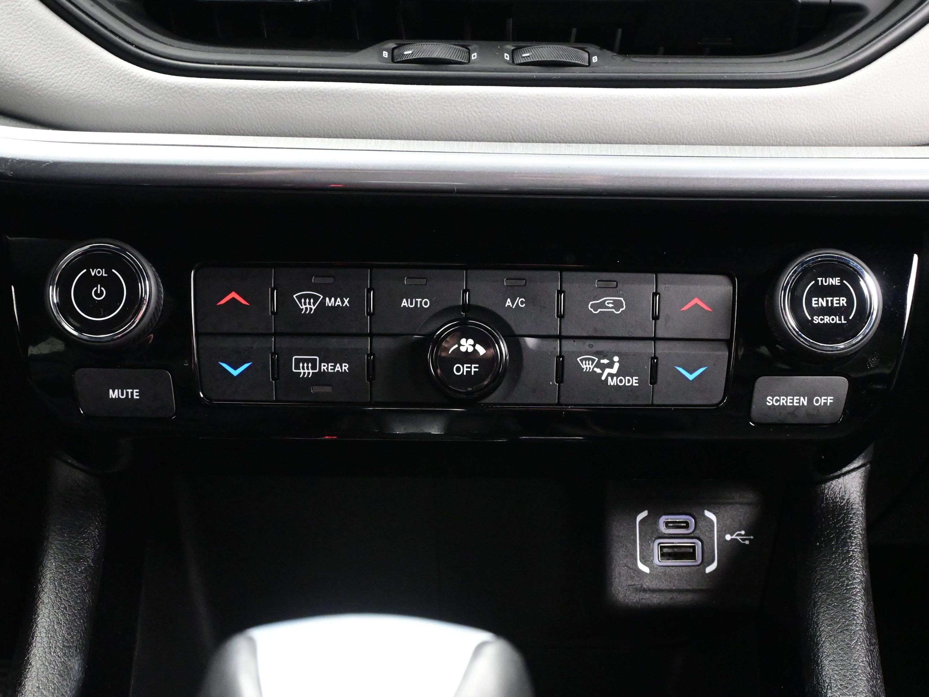 Used 2025 Jeep Compass Limited image 20