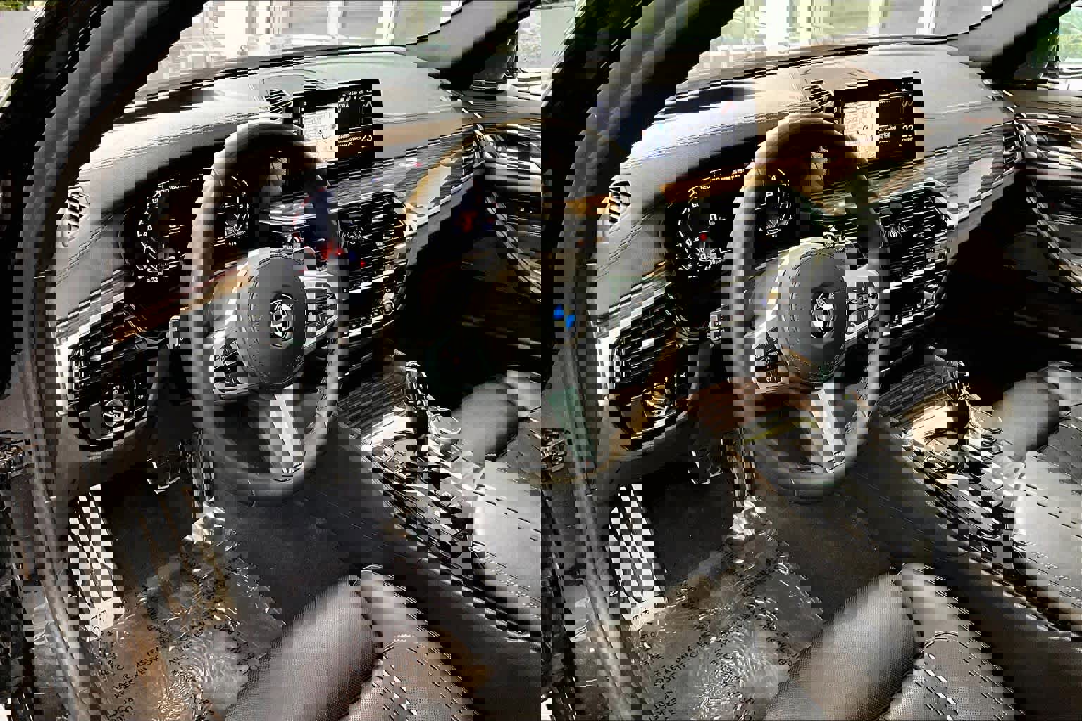 Used 2020 BMW M550i xDrive w/ Executive Package image 17