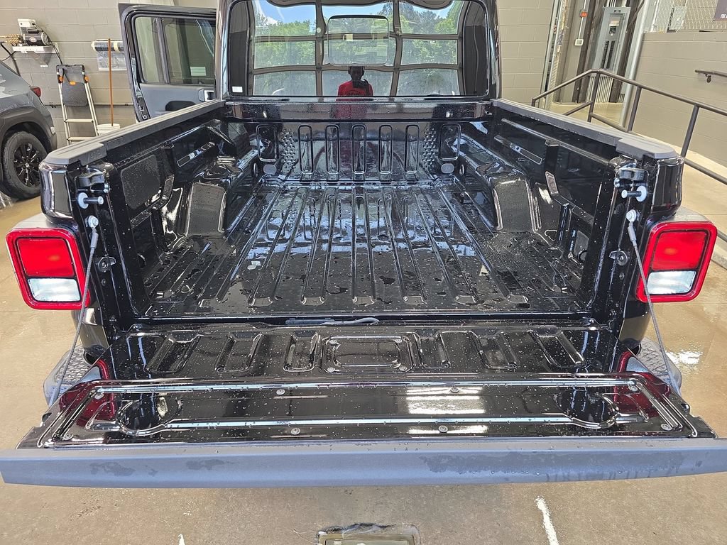 New 2026 Jeep Gladiator Sport AWD/4WD image 13