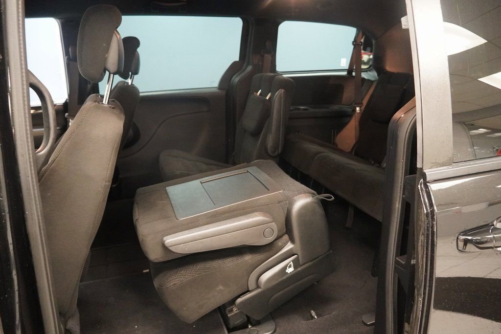 Used 2017 Dodge Grand Caravan SE image 19