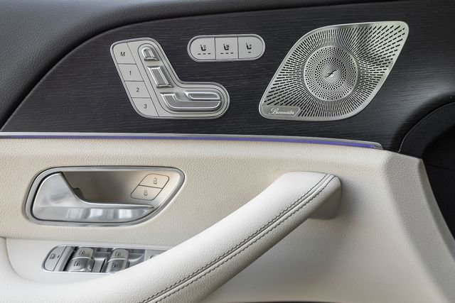 Used 2025 Mercedes-Benz GLS 580 4MATIC image 13