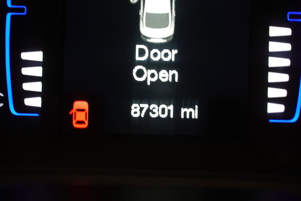 Used 2015 Chrysler 200 S w/ Comfort Group image 4