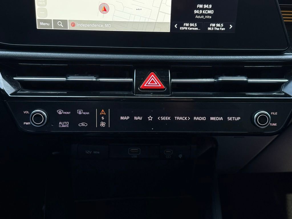 Used 2023 Kia Niro EX image 38