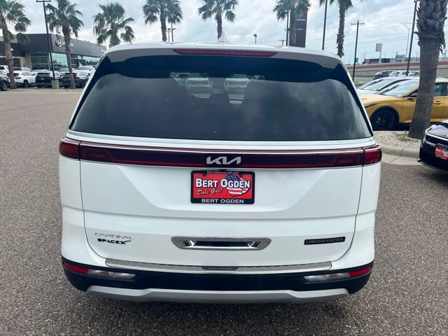 Used 2023 Kia Carnival LX FWD image 3