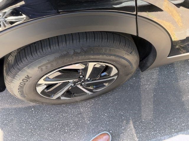 Used 2025 Kia Sportage LX image 14