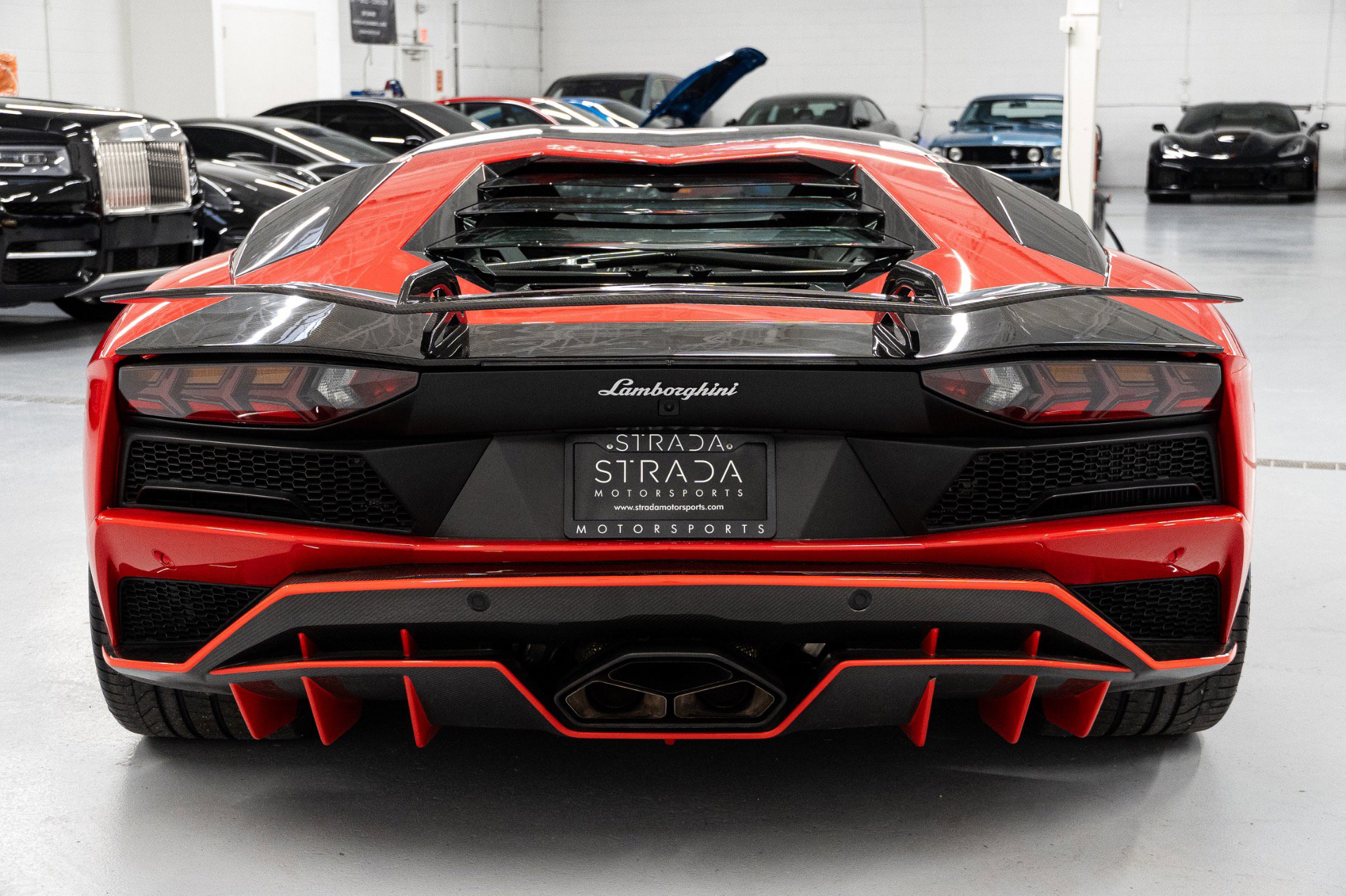 Used 2018 Lamborghini Aventador S image 8