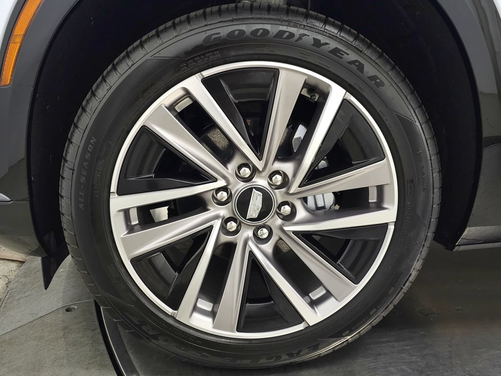 New 2026 Cadillac Vistiq Sport w/ LPO, Floor Liner Package AWD/4WD image 7