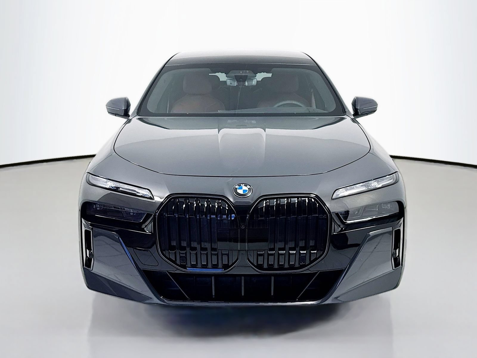 Used 2026 BMW 760i xDrive AWD/4WD image 2