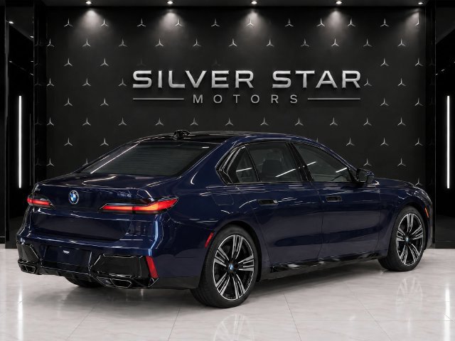 Used 2023 BMW 760i xDrive w/ Executive Package AWD/4WD image 3