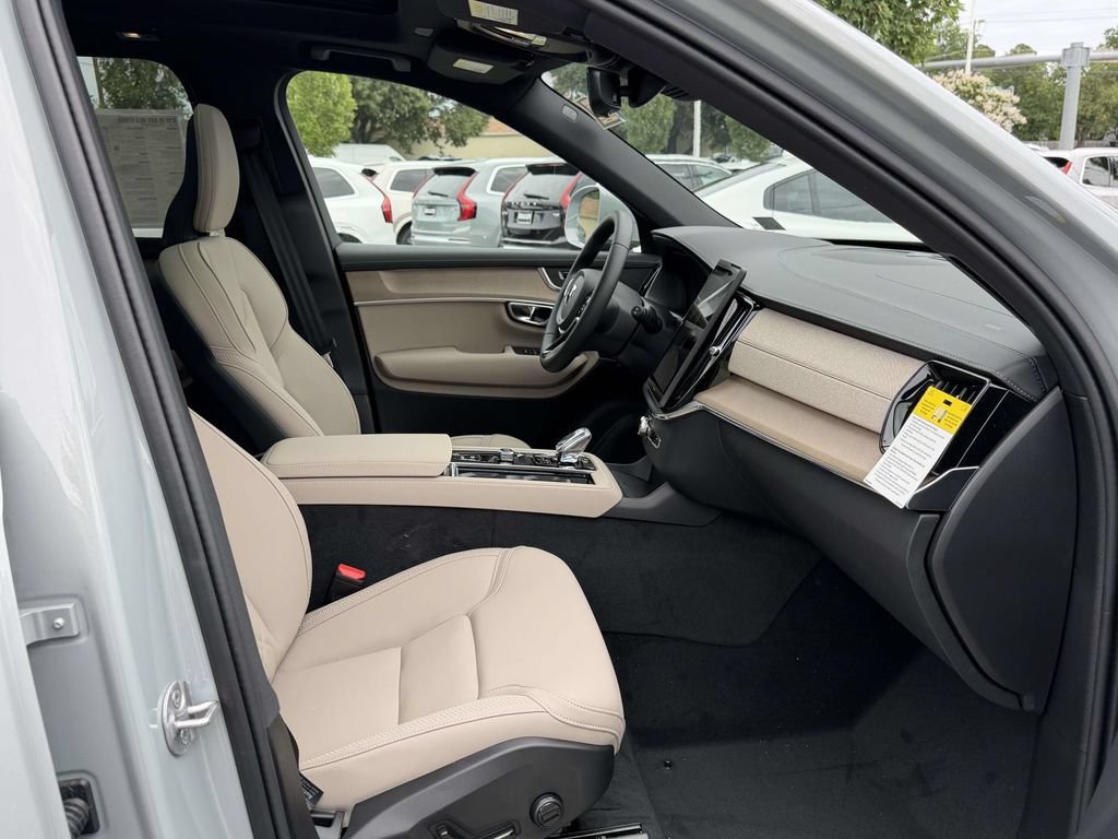 New 2026 Volvo XC90 B5 Plus w/ Protection Package Premier AWD/4WD image 11