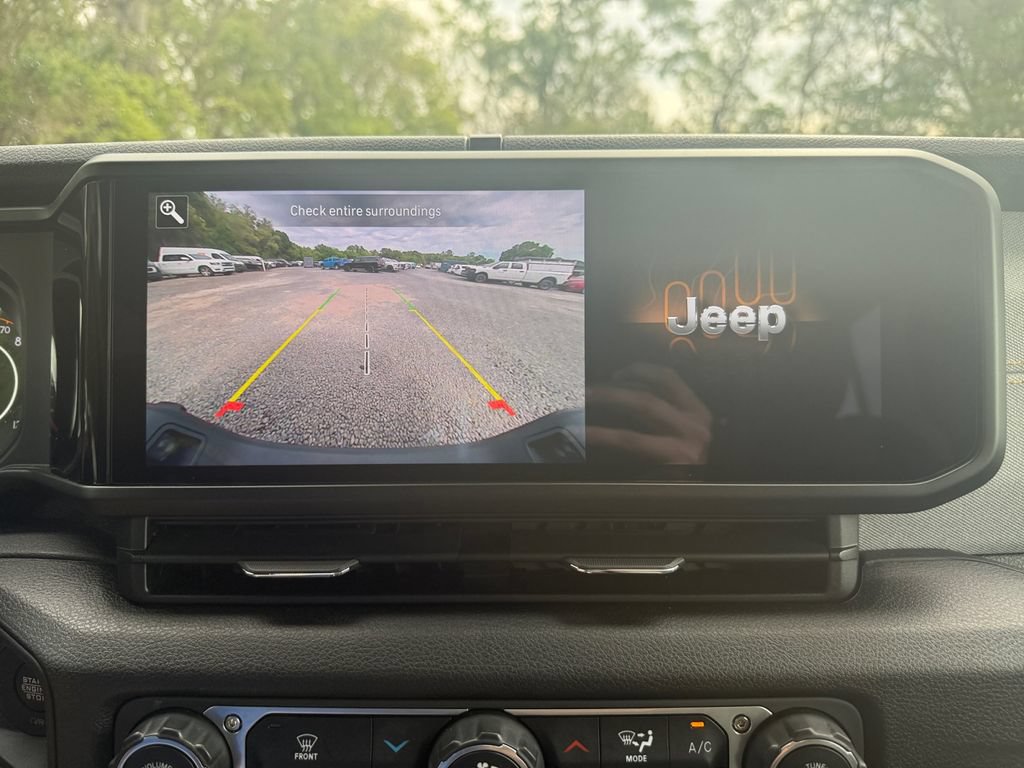 Used 2024 Jeep Gladiator Sport AWD/4WD image 32