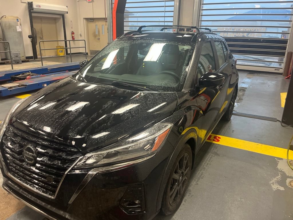 Used 2021 Nissan Kicks SR w/ SR Premium Package FWD image 2