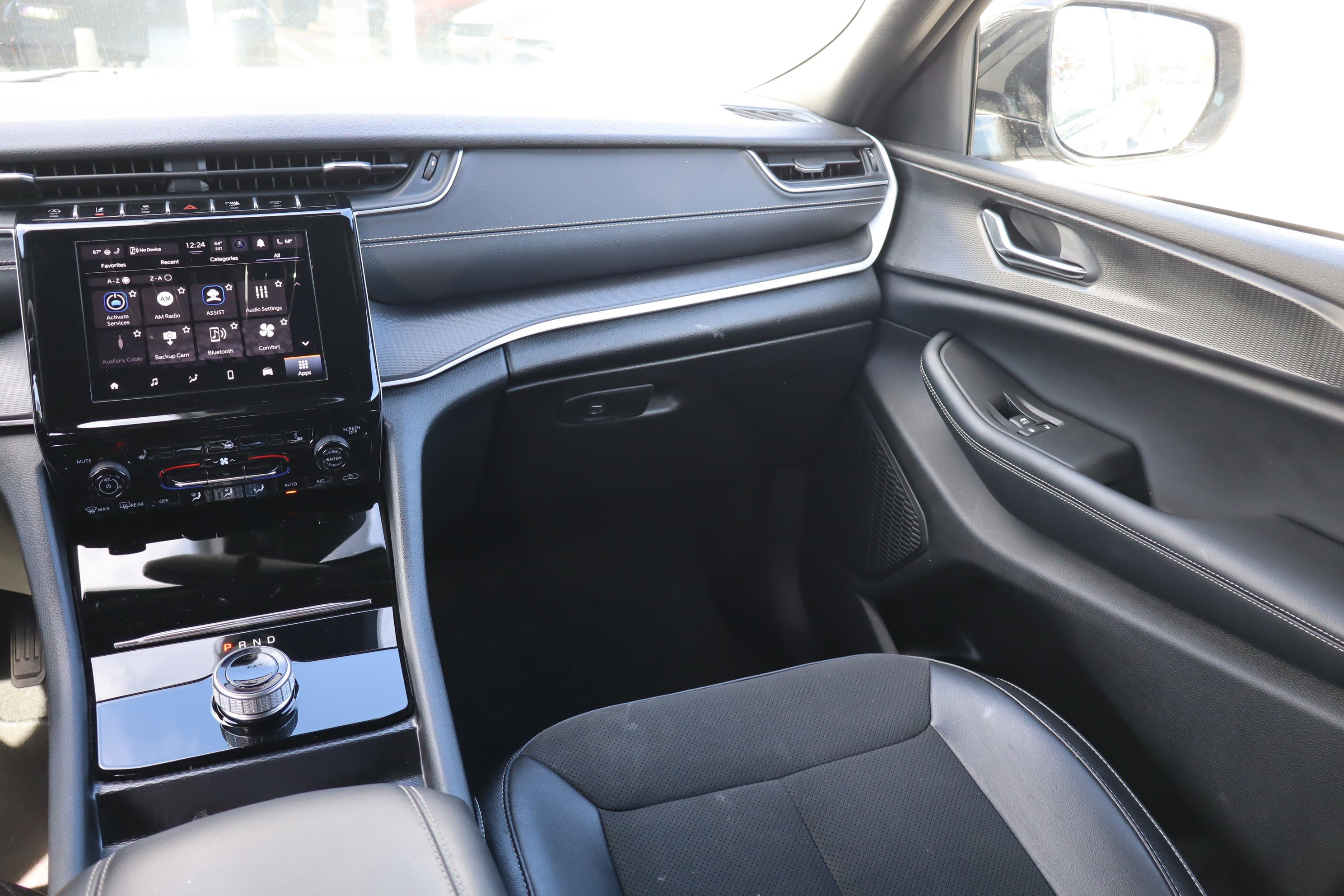 Used 2024 Jeep Grand Cherokee L Altitude image 13