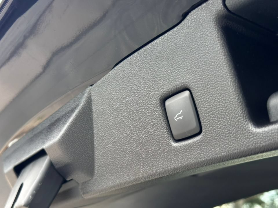 New 2025 Ford Escape SE w/ PHEV Premium Package FWD image 8