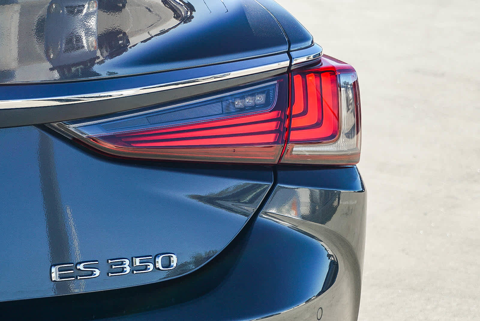 Certified 2023 Lexus ES 350 w/ Premium Package image 9