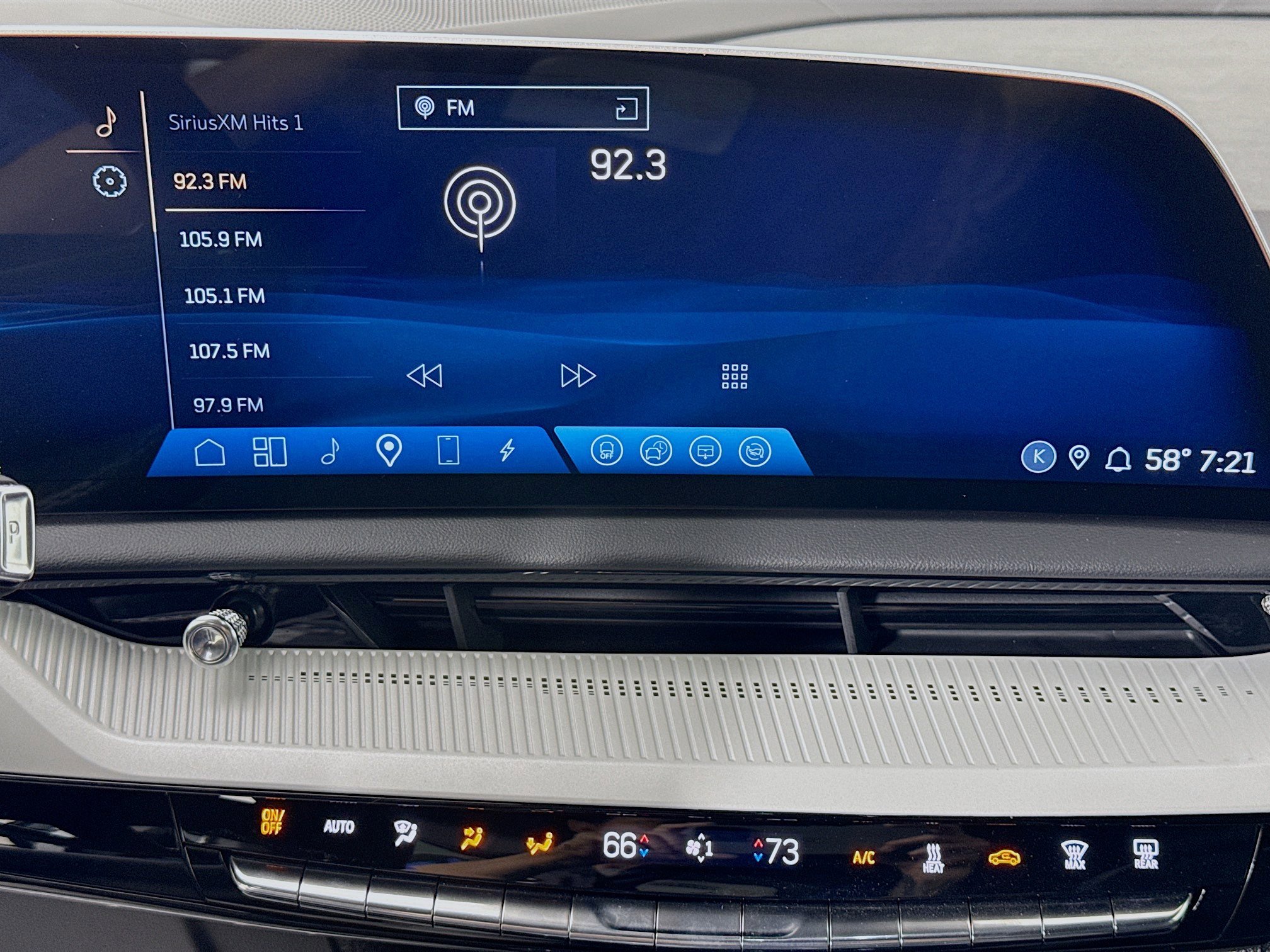 Used 2025 Cadillac Optiq Sport 1 AWD/4WD image 15