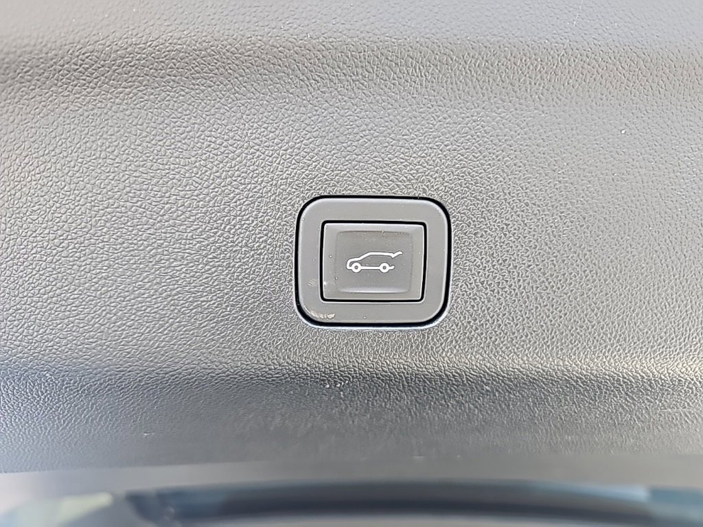 Certified 2025 GMC Yukon Denali image 8