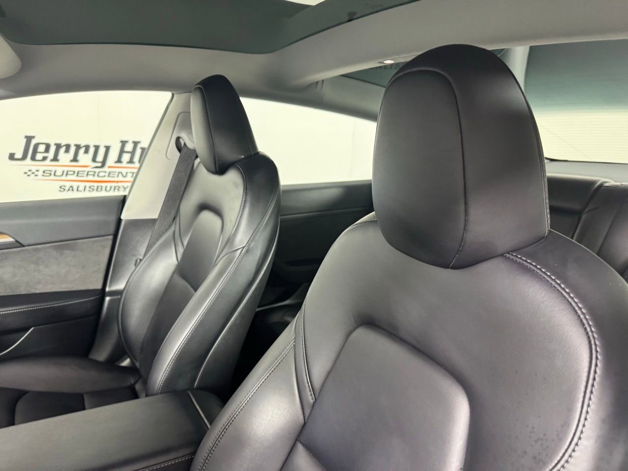 Used 2023 Tesla Model 3 Standard Range image 9