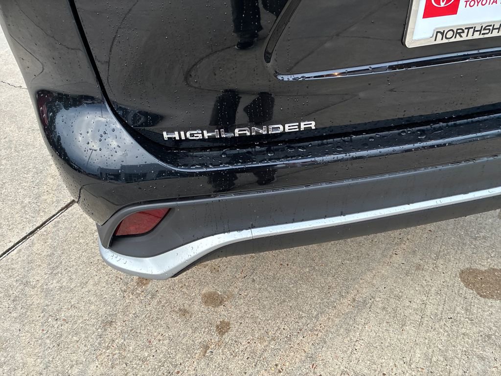 New 2026 Toyota Highlander XSE image 6