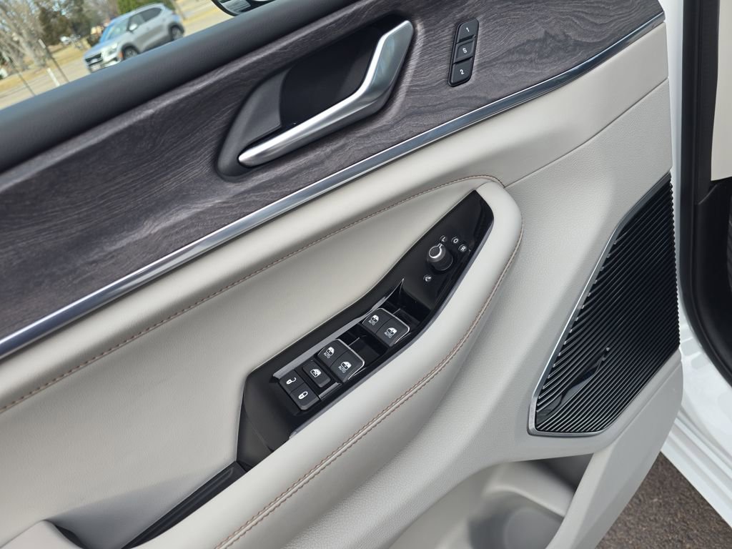 Used 2022 Jeep Grand Cherokee Overland w/ Advanced Protech Group III image 13