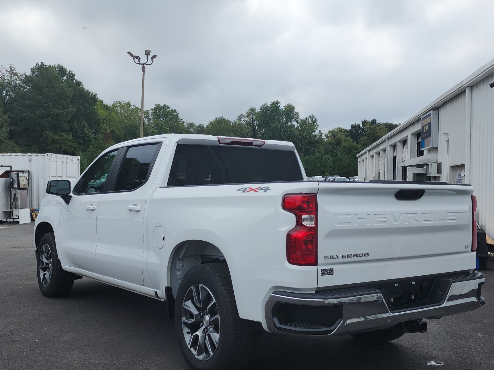 Used 2023 Chevrolet Silverado 1500 LT AWD/4WD image 3