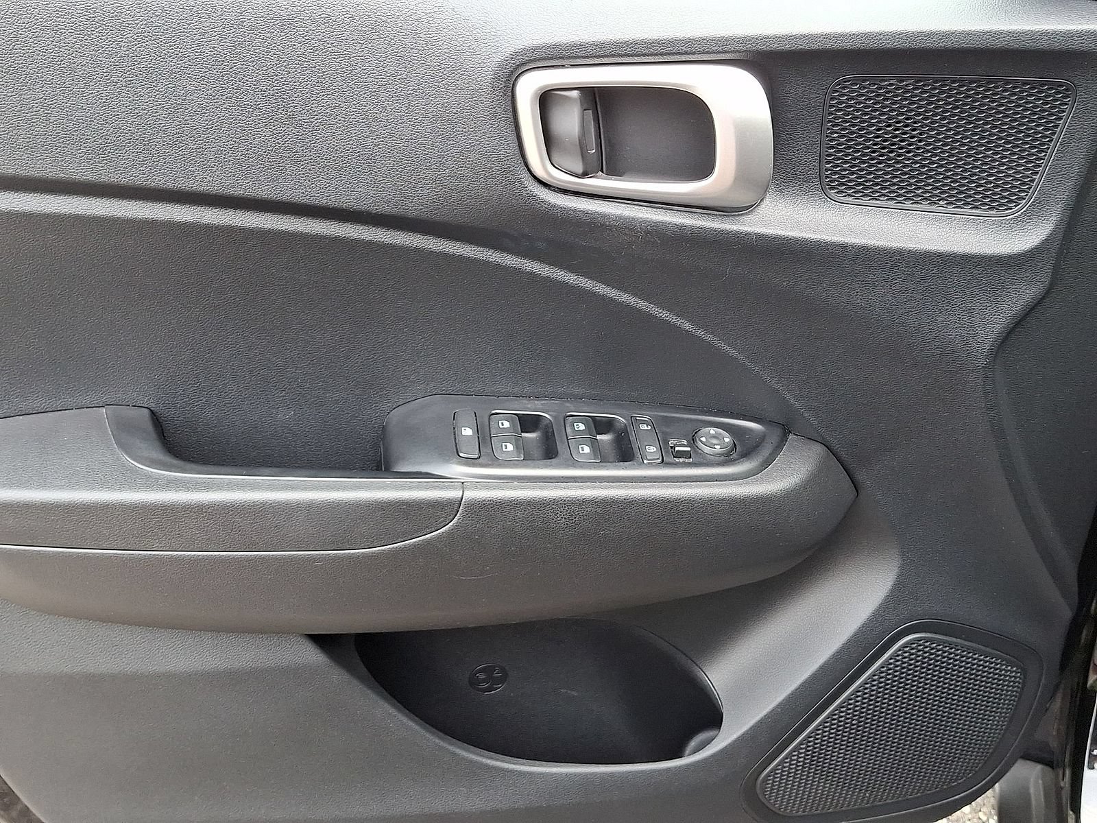 Used 2023 Hyundai Venue SEL FWD image 16