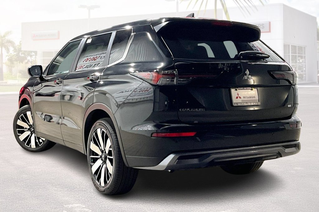 New 2026 Mitsubishi Outlander SE FWD image 3