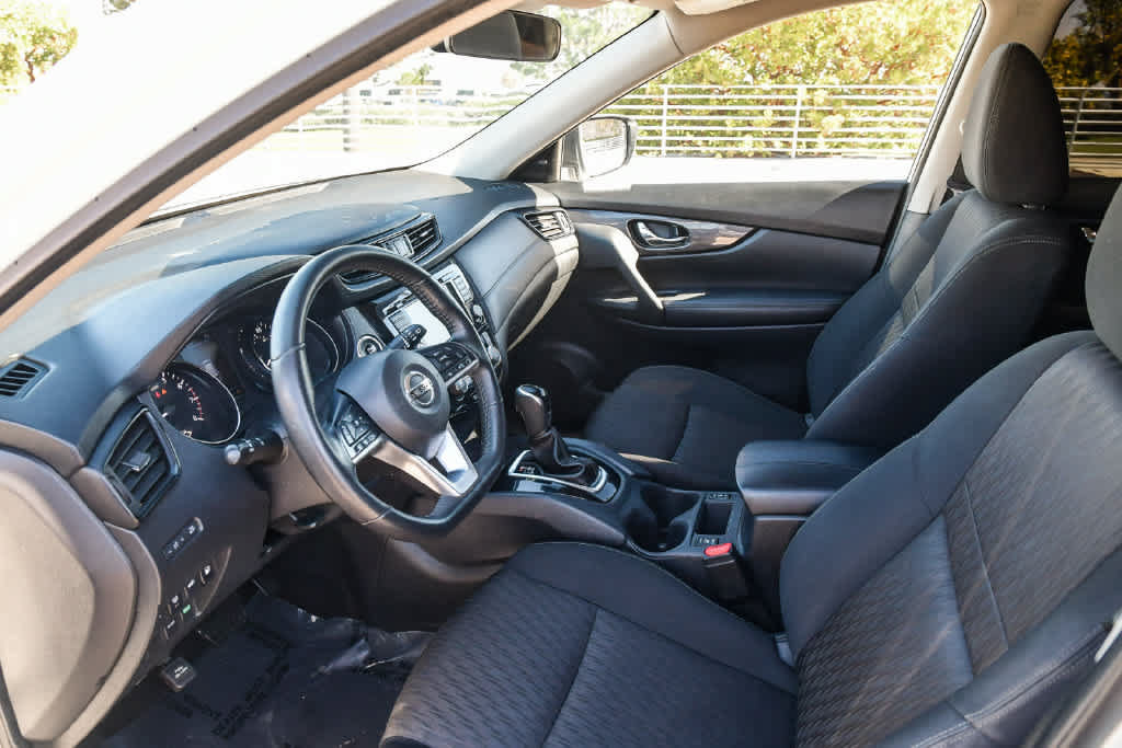 Used 2020 Nissan Rogue SV FWD image 47