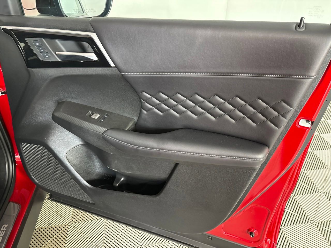 Used 2025 Mitsubishi Outlander SEL Black Edition AWD/4WD image 23