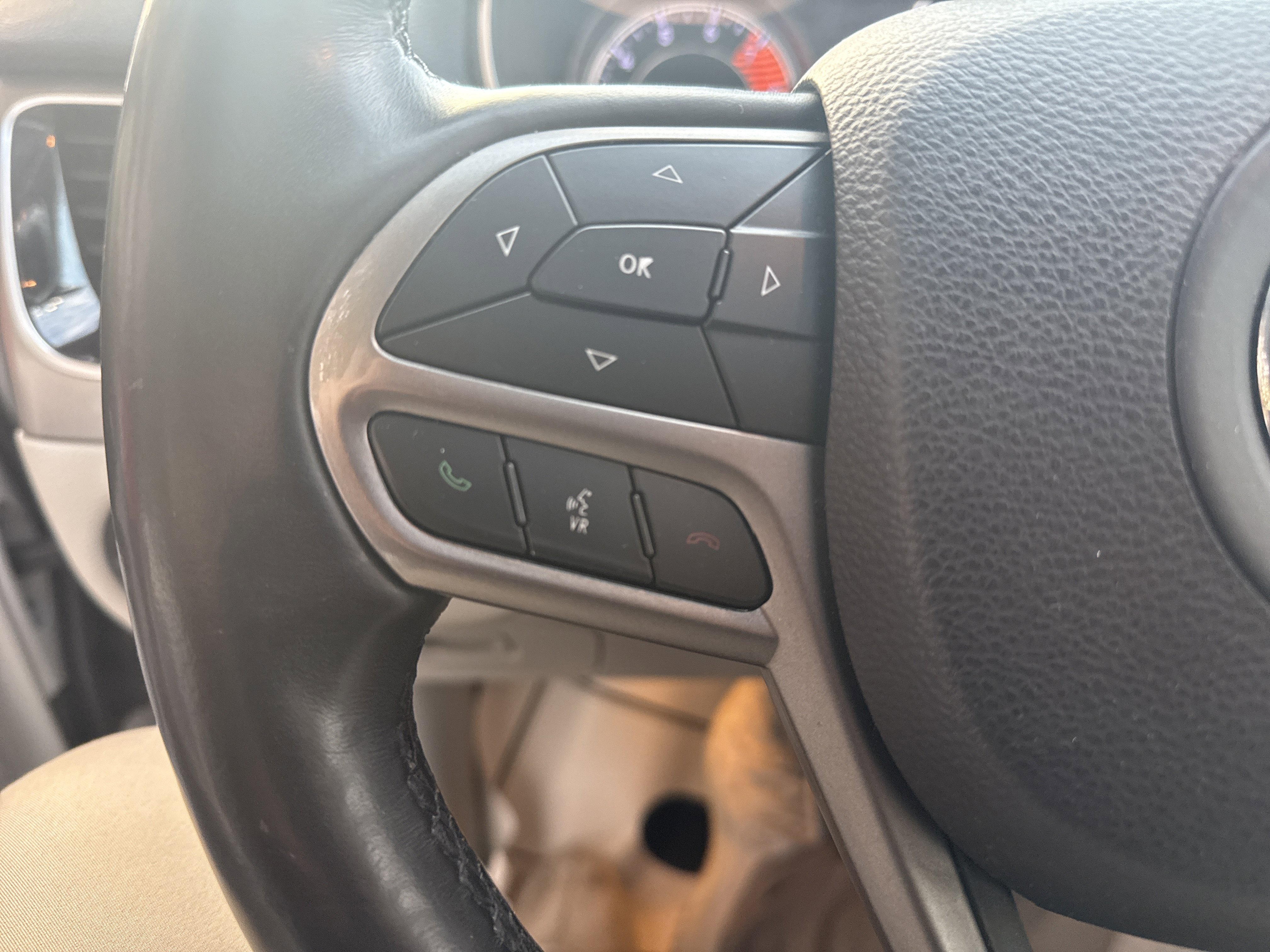 Used 2019 Jeep Cherokee Limited image 18