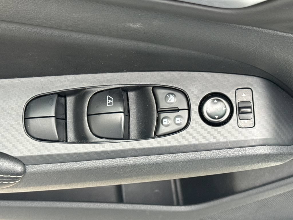 Used 2025 Nissan Altima 2.5 SV FWD image 14