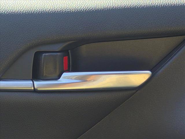 Used 2020 Toyota Camry XSE FWD image 2
