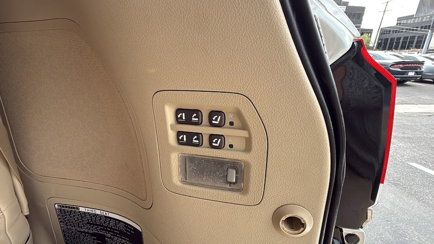 Used 2013 Lexus LX 570 4WD w/ Luxury Pkg image 14